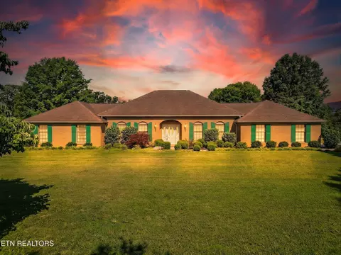 377 Thomas Loop Rd, Sevierville, TN 37876