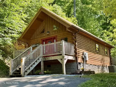411 Abrams Falls Way, Gatlinburg, TN 37738