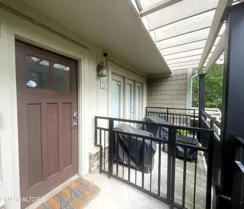3950 Cherokee Woods Way #210, Knoxville, TN 37920