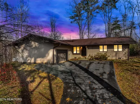330 Jackson Rd, Gatlinburg, TN 37738