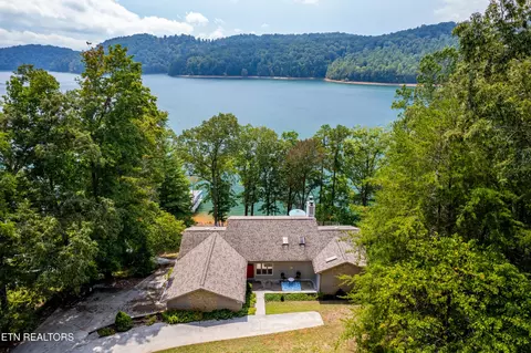 1691 Cove Pointe Rd, La Follette, TN 37766
