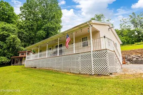 678 Ridge Rd, Caryville, TN 37714