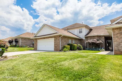 274 Royal Oaks Dr, Maryville, TN 37801