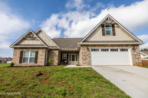 831 Pinebrooke Dr, Maryville, TN 37801