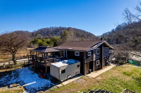 1491 Reagan Valley Rd, Tellico Plains, TN 37385