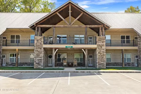 229 Bishops Cap Cir #105, Townsend, TN 37882
