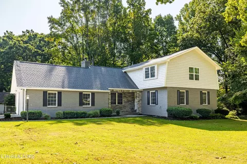 2221 Chesterfield Dr, Maryville, TN 37803