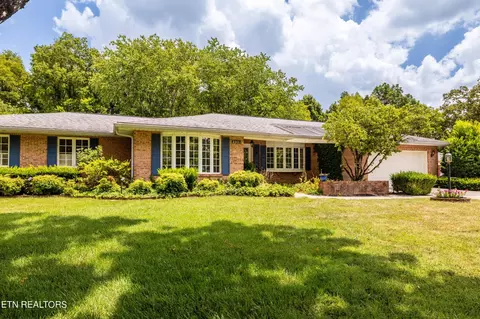 2313 Chesterfield Dr, Maryville, TN 37803