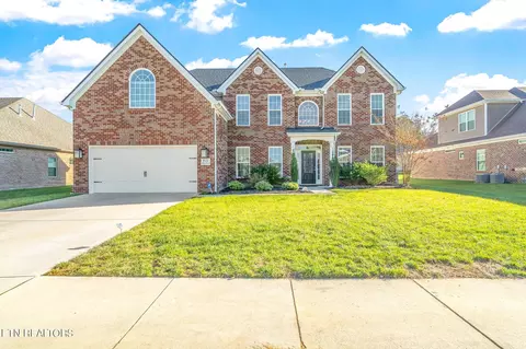922 Springwood Ln, Maryville, TN 37801