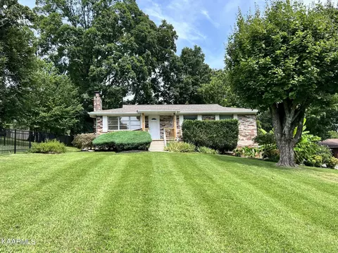 2332 Laurinda Rd, Knoxville, TN 37914