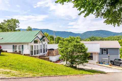 416 Mountain Thrush Dr, Townsend, TN 37882 photo 1