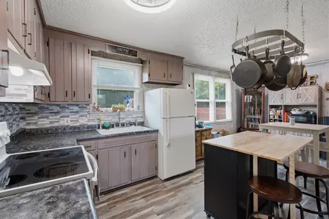 Kitchen - 6539 Longview Dr, Murfreesboro, TN 37129 photo 3 of 4