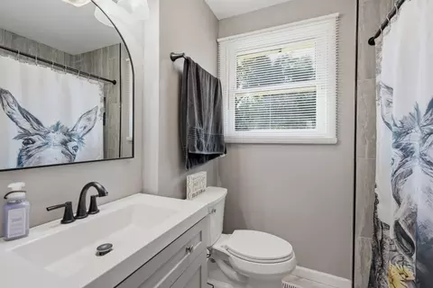 Bath - 6539 Longview Dr, Murfreesboro, TN 37129 photo 1 of 2