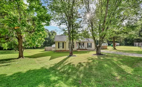2830 Hinson Rd, Woodlawn, TN 37191