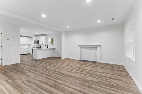 Living - 527 E Castle St, Murfreesboro, TN 37130 photo 1 of 2