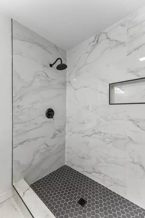 Bath - 527 E Castle St, Murfreesboro, TN 37130 photo 2 of 3