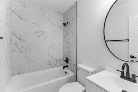 Bath - 527 E Castle St, Murfreesboro, TN 37130 photo 3 of 3
