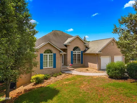 211 Mariners Ln, Dandridge, TN 37725