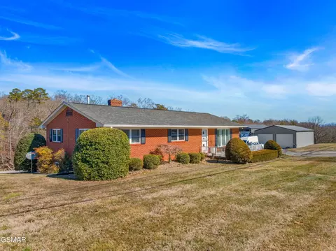 1076 Gay St, Dandridge, TN 37725