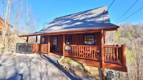909 Grey Fox Trl, Gatlinburg, TN 37738