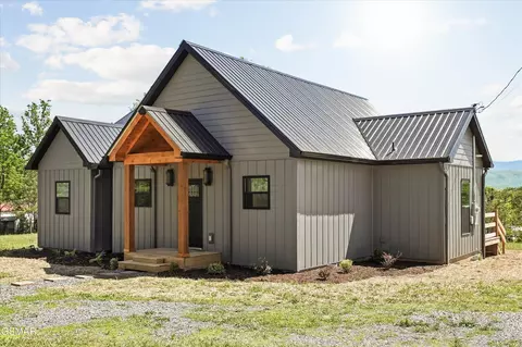 141 E Robert E Lee Dr, Newport, TN 37821