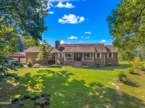 625 Armstrong Dr, Dandridge, TN 37725