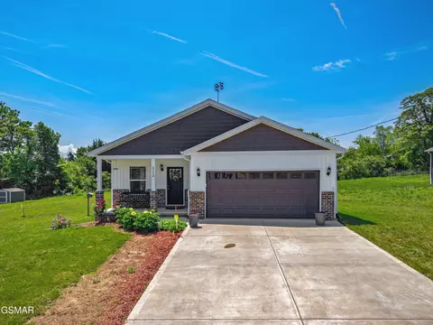 323 Garden Ln, Dandridge, TN 37725