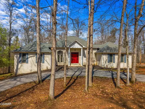 1202 Clark Ln, Dandridge, TN 37725