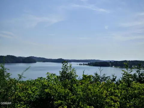 32 Tranquility Trl, Dandridge, TN 37725
