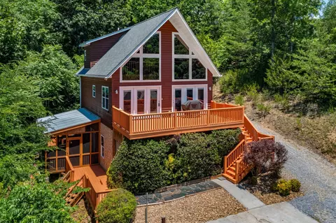 1059 Long Spur Trl, Dandridge, TN 37725
