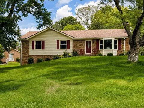 809 Laurel Dr, Clarksville, TN 37043