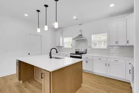 Kitchen - 1815 Flatwaters St, Spring Hill, TN 37174 photo 2 of 4