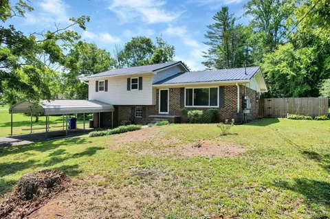 3010 W Lake Dr NW, Cleveland, TN 37312