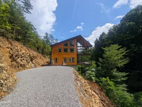 928 Ski Mountain Rd, Gatlinburg, TN 37738