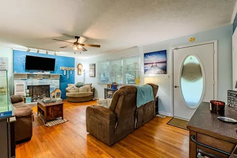 Living - 60 Lynn St, Morrison, TN 37357 photo 3 of 5