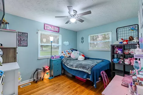 Bedroom - 60 Lynn St, Morrison, TN 37357 photo 2 of 5