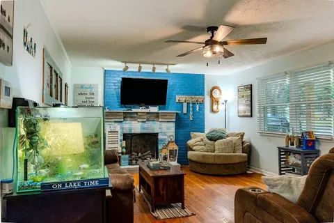 Living - 60 Lynn St, Morrison, TN 37357 photo 4 of 5