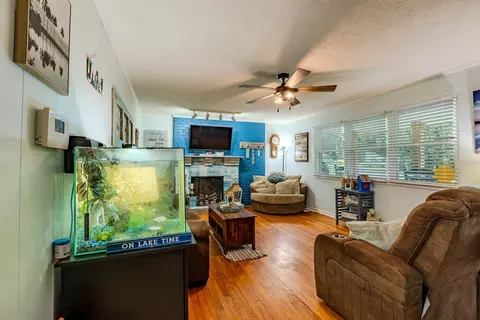 Living - 60 Lynn St, Morrison, TN 37357 photo 2 of 5