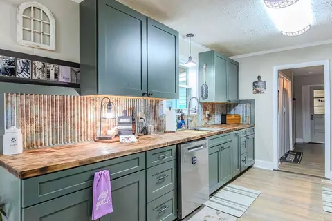 Kitchen - 60 Lynn St, Morrison, TN 37357 photo 2 of 5