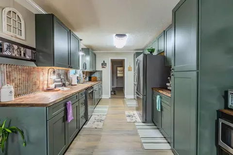 Kitchen - 60 Lynn St, Morrison, TN 37357 photo 3 of 5