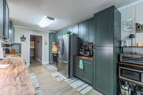 Kitchen - 60 Lynn St, Morrison, TN 37357 photo 4 of 5