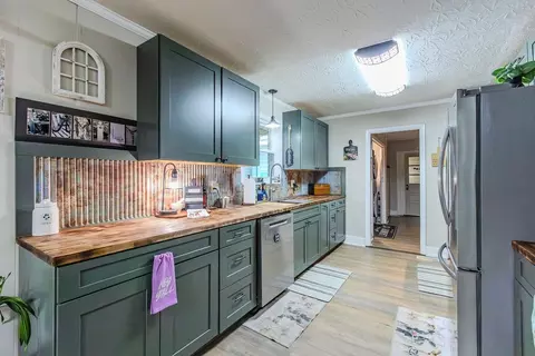 Kitchen - 60 Lynn St, Morrison, TN 37357 photo 1 of 5