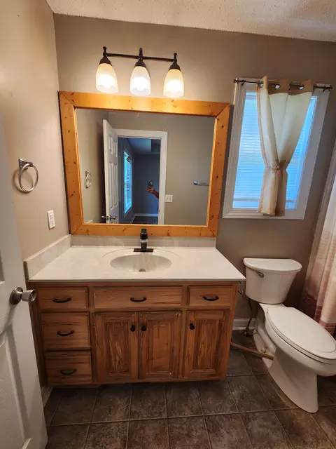Bath - 1149 Oak Grove Rd, Goodspring, TN 38460 photo 2 of 3