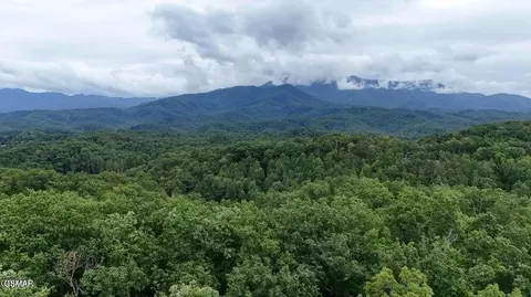 303132 N Highland Dr, Gatlinburg, TN 37738