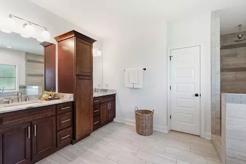 Bath - 4555 Webb Rd, Murfreesboro, TN 37128 photo 2 of 4