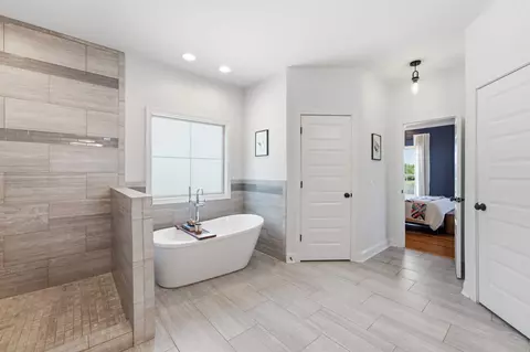 Bath - 4555 Webb Rd, Murfreesboro, TN 37128 photo 3 of 4