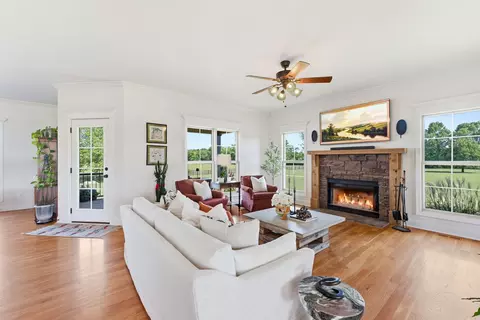 Living - 4555 Webb Rd, Murfreesboro, TN 37128 photo 2 of 2