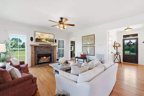 Living - 4555 Webb Rd, Murfreesboro, TN 37128 photo 1 of 2