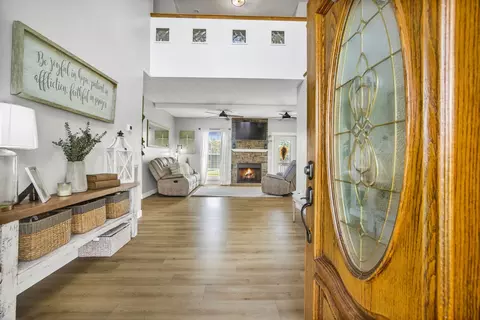 Entry Way - 3695 Dobbin Rd, Springfield, TN 37172 photo 1 of 5