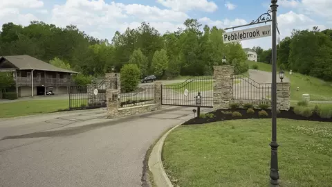 4074 Ironwood Dr, Greenbrier, TN 37073